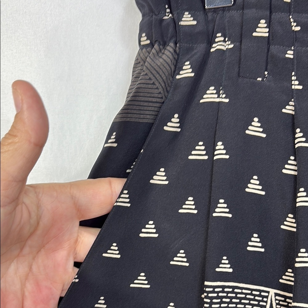 🍟 vintage Ellen Tracy Black and White Asymmetrical High Waist silk Shorts - Picture 3 of 4